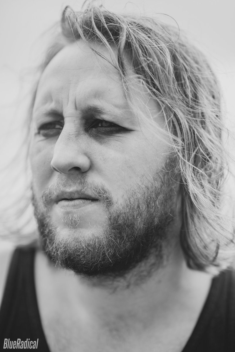 blue_radical's tweet photo. Artsy wonky nose...
.
.
#septicsid #septic #photooftheday #photography #beach #splottbeach #photographer #photoshoot #professionalwrestling #like #smoking #brokennose #blackeyes #sonya7iii #sonyalpha #blackandwhite https://t.co/c9C6Ihex3c