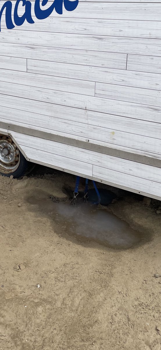 OllySomersetEA's tweet image. Unacceptable food shack discharge onto beach in #Weston which we discovered and now stopping for #bathingwater ⁦@EnvAgencySW⁩ ⁦@BathingWatersEA⁩ ⁦@sascampaigns⁩ ⁦@WSMERCURY⁩ ⁦@CleanerSeasOrg⁩