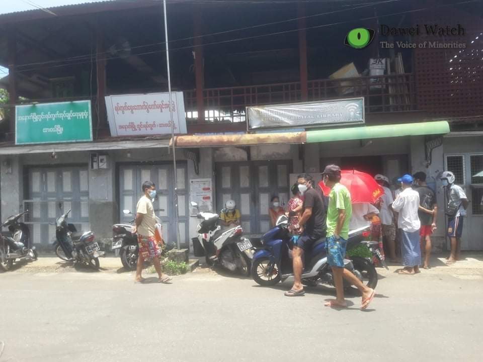Scenes of #Dawei being crowded in markets and shops today because stating from tomorrow , stay-at-home order by SAC will be alive in there . 
#Aug20Coup
#WhatsHappeningInMyanmar
#HelpMyanmar_RecognizeNUG