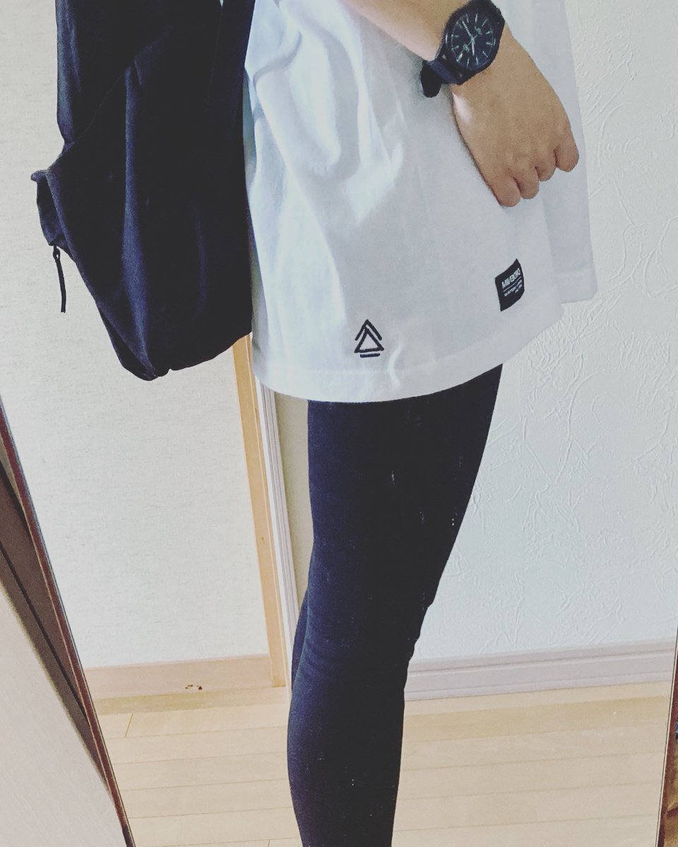 cyamukumi88's tweet photo. ワクチン1回目行ってきましたー
集団接種、全部で30分もかからずスムーズでした！
#hideout ×#drdenim のTシャツでノリノリで会場入りする私…笑
生地が滑らかで着心地最高です✨

そしてハガキの入場時間の細かさよ…🤣

2回目の摂取の時はクロTの方で行こう△ https://t.co/xeVnUUwsj3