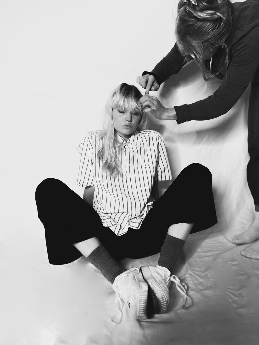 See-Through is out there 🖤

music.alehlokapi.com/Artist

I hope you enjoy this depiction of an inner dialect with myself/my ego and interpret it your own way, let me know what you think of it and if you like the song and feel like it, share it with your friends, thank you :)