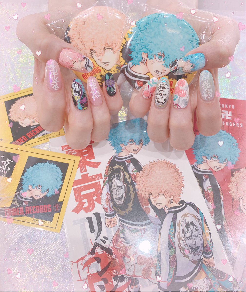hrrnmeoow2ps's tweet photo. 東リベ15巻の表紙をそのままネイルにしてもらった☺︎双子ちゃんはもちろんスカジャンの柄もおかめと般若の模様もばっちり‼︎しかもこんなに可愛く仕上げてもらえて幸せ🥺💞担当して下さった方が天才すぎた❣️

#東京卍リベンジャーズ 
#スマイリー #アングリー
#河田ナホヤ #河田ソウヤ https://t.co/U4zn1j3WRv