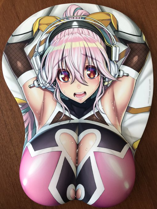 Softgarageさんの対魔忍そに子等身大おっぱいマウスパッド監修中です!これはめっちゃ良い…!印刷むちゃくちゃ綺麗✨でかいデータで描いた甲斐がありました💪 #すーぱーそに子 #supersonico  #対魔忍 