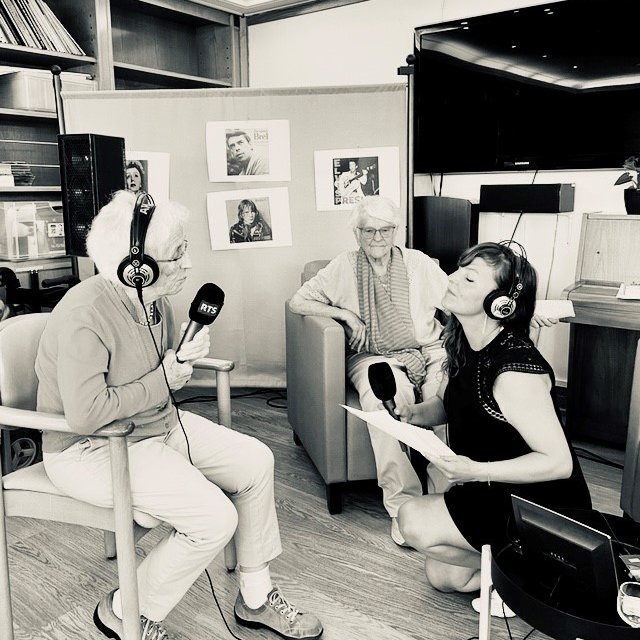 RadioTeleSuisse's tweet photo. 🧓❤📻Home sweet Home repart en EMS pour aider les résident·e·s et leur famille à rester connecté·e·s malgré la situation compliquée. Des artistes suisses les accompagneront à chaque émission.
📆les 22 & 29 août, 16h-17h sur #OptionMusique. 👉https://t.co/txYhgI4ytq
#RTSAvecVous https://t.co/sCY7CWIYrP