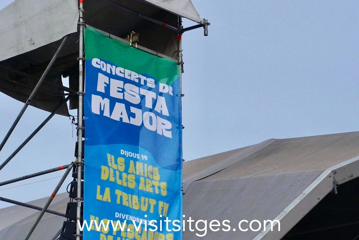 🎶Ahi van començar els concerts de la Festa Major de Sitges 2021 i els primers a pujar-se a l’escenari van ser els Amics de les Arts i la Tribut FM.
Aquí us en deixem una mostra!

PROGRAMA I FOTOS 🏴󠁧󠁢󠁥󠁮󠁧󠁿 FESTA MAJOR SITGES 2021 visitsitges.com/ca/festa-major…