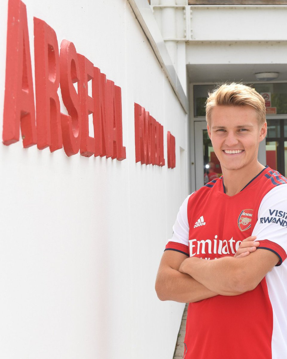 Dean_Asq's tweet photo. Welcome home Odegaard! 

@Arsenal #Arsenal #Odegaard https://t.co/8bDnSq8dEN