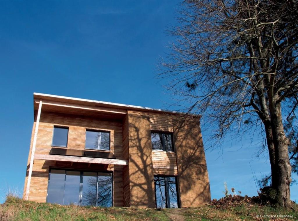 Maison en roseau, une isolation écolo bit.ly/3y3z1HN