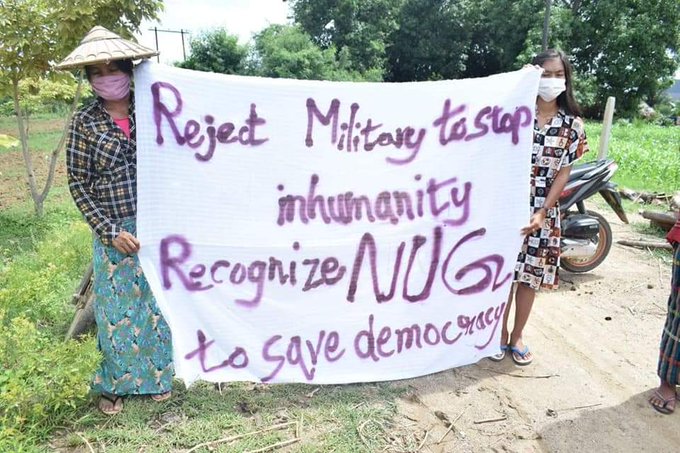 Newthit2's tweet photo. Villagers in the northern part of Salingyi Tsp and the eastern part of Yinmarpin Tsp joined the 163rd of anti-coup protest by holding"Reject Military to stop inhumanity.Recognize @NUGMyanmar to save DEMOCRACY" papers.
#HelpMyanmar_RecognizeNUG
#Aug20Coup 
#WhatsHappeningInMyanmar https://t.co/x4VdSDpc1s