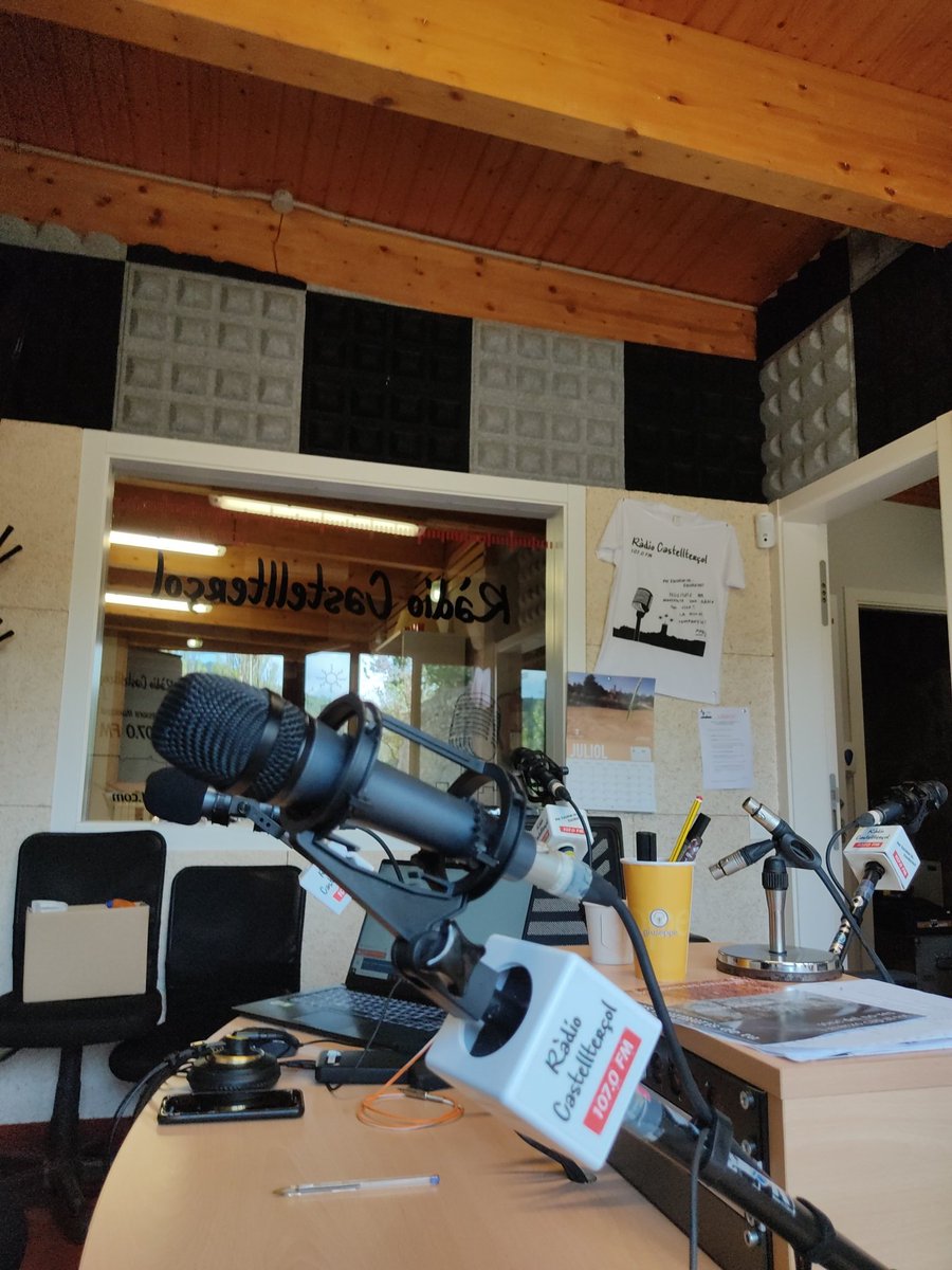 FmCastell's tweet photo. 📡 A les 11 h, programa especial de Festa Major des de @RdCastelltersol 

Sintonitza el 107.0 FM per escoltar sobre orígens, elements festius, música i records.

🎉 Tu també pots participar-hi! Diga-hi la teva! https://t.co/ZbXPT1noai