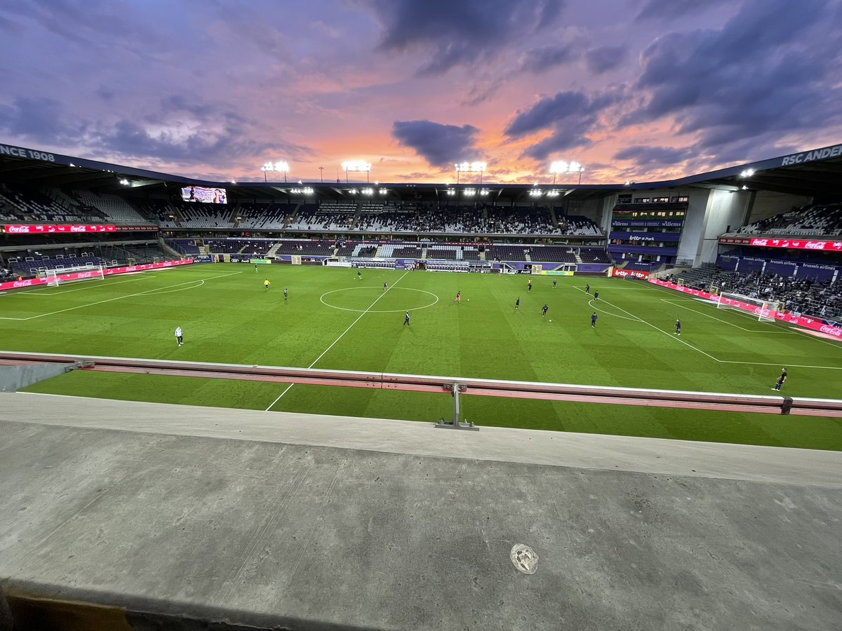 misteroutback's tweet photo. The sky was mauve yesterday 💜🤍         #AndVit #RSCA https://t.co/GBPPm6W82Z
