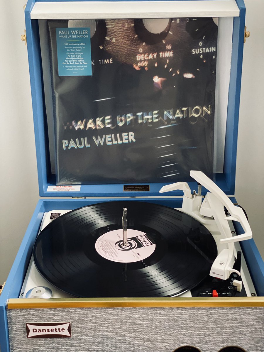 #NowPlaying at the Art Gallery
#PaulWeller #WakeUpTheNation #WakeUpTheNationRemixed #tenthanniversary #Vinyl @paulwellerHQ