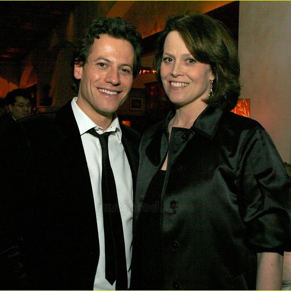 GruffFans's tweet photo. Our handsome Ioan and #sigourneyweaver in The TV Set (2006).
"A place where dreams are canceled"
@ioangruffudd @davidduchovny #simonhelberg
#dramcom #drama #comedy #filmingapilot
Watch the trailer: https://t.co/4M7K2WP8CN https://t.co/Km5JMWQL7u
