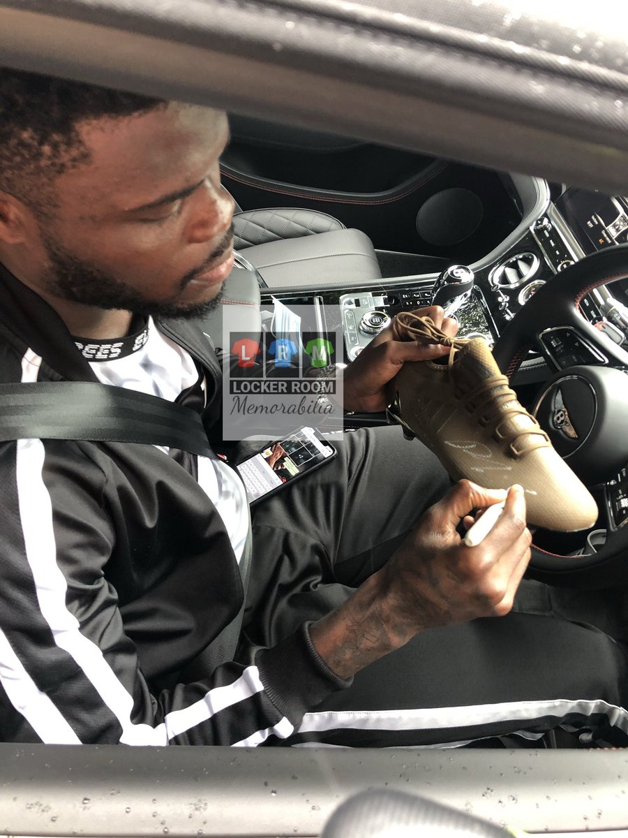 LR_MEMORABILIA's tweet photo. A Few Of The Arsenal Players Signing Over The Weekend👊🏼
•
•
•
New Items Now Available On Our Website - Link In Bio💥 
•
•
•
#newitemsalert #footballmemorabilia #arsenalfc #afc #gunnersforlife #lacazette #pepe #benwhite #partey #lokonga #newsignings #premierleague #football https://t.co/jr5VVEeXYn