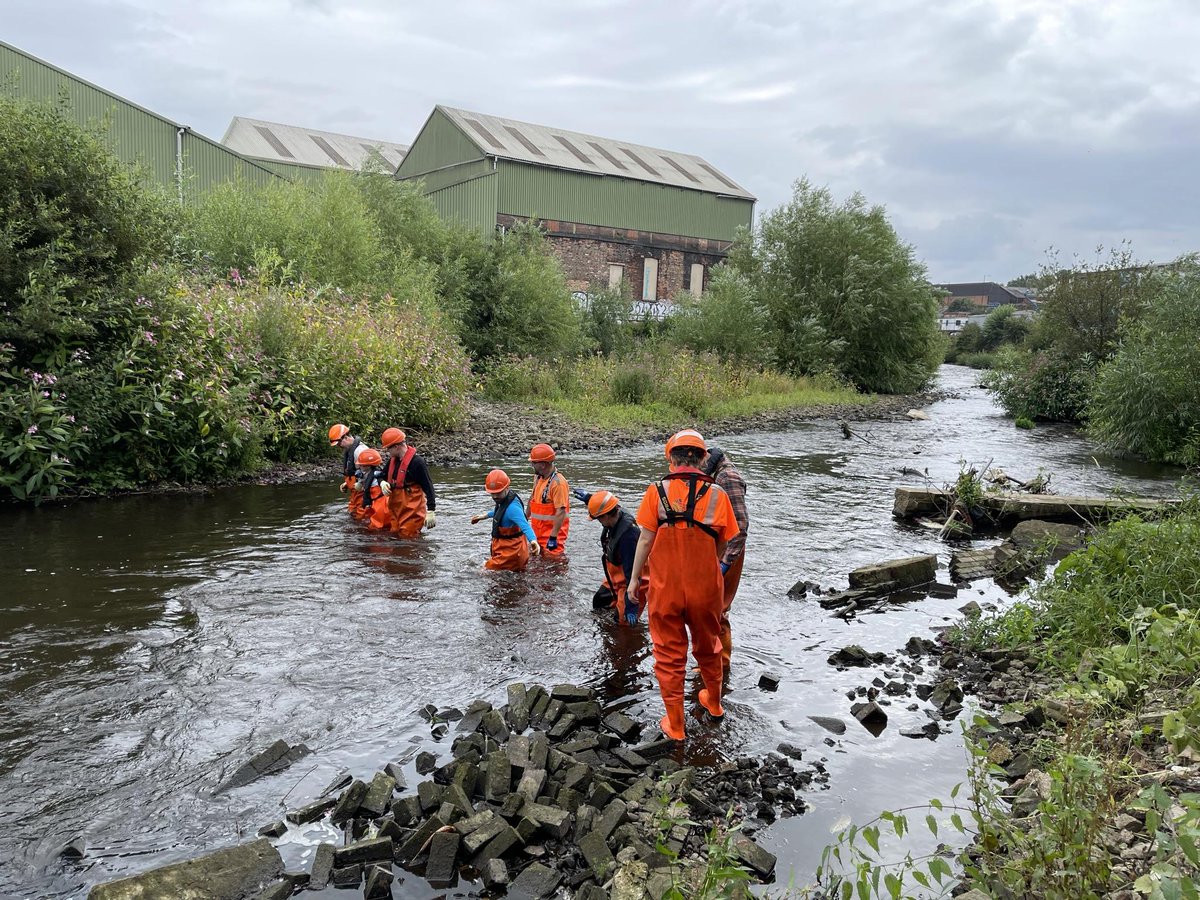 Grippleltd's tweet photo. Thank you to all our volunteers who helped with the River Don clean up at our Norfolk Bridge Works! 

Our team have been assisting the @RiverStewards clean up debris &amp; litter to enhance local habitats. 🌍

Read more: https://t.co/dPbjbtaao1

#Sheffield #ClimateChange #Enviroment https://t.co/EErGIUxf5D