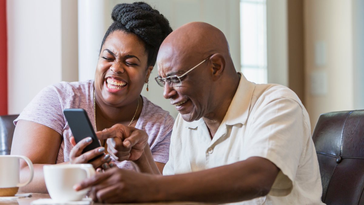 AgeUKEaling's tweet photo. Do you know an older person in #Ealing who is lonely or isolated? 

Our #Befriending team can be there to support them.

https://t.co/LMHkBAtlFG https://t.co/ObEBma9RlZ