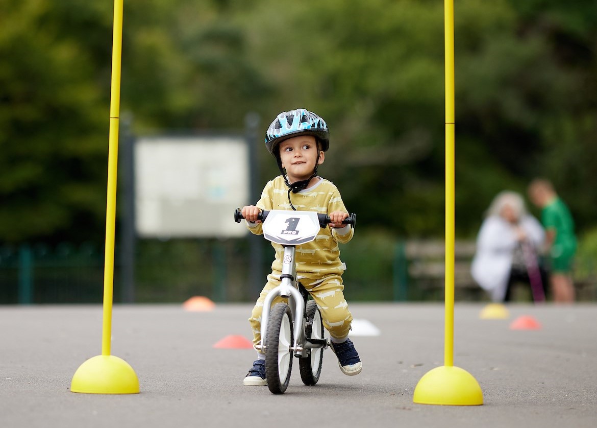 letsride_NW's tweet photo. You don't even need to get dressed to join our #Community Family Cycling Events! 😴 This little dude rode our #ReadySetRide course for 2 hours in his PJs last Sunday! 😁👏 Come on down to see us at @AlexParkMCR from 10.30 - 12.30 today for #family #cycling fun! 🥳 #manchester https://t.co/WPy7dKV478
