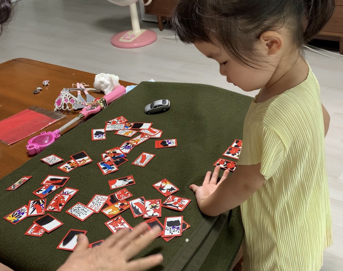 어린이집은 절대 안가겠다고 합니다..네..(긴급 보육 기간동안 아침에 엄마가 봐주시는 중)