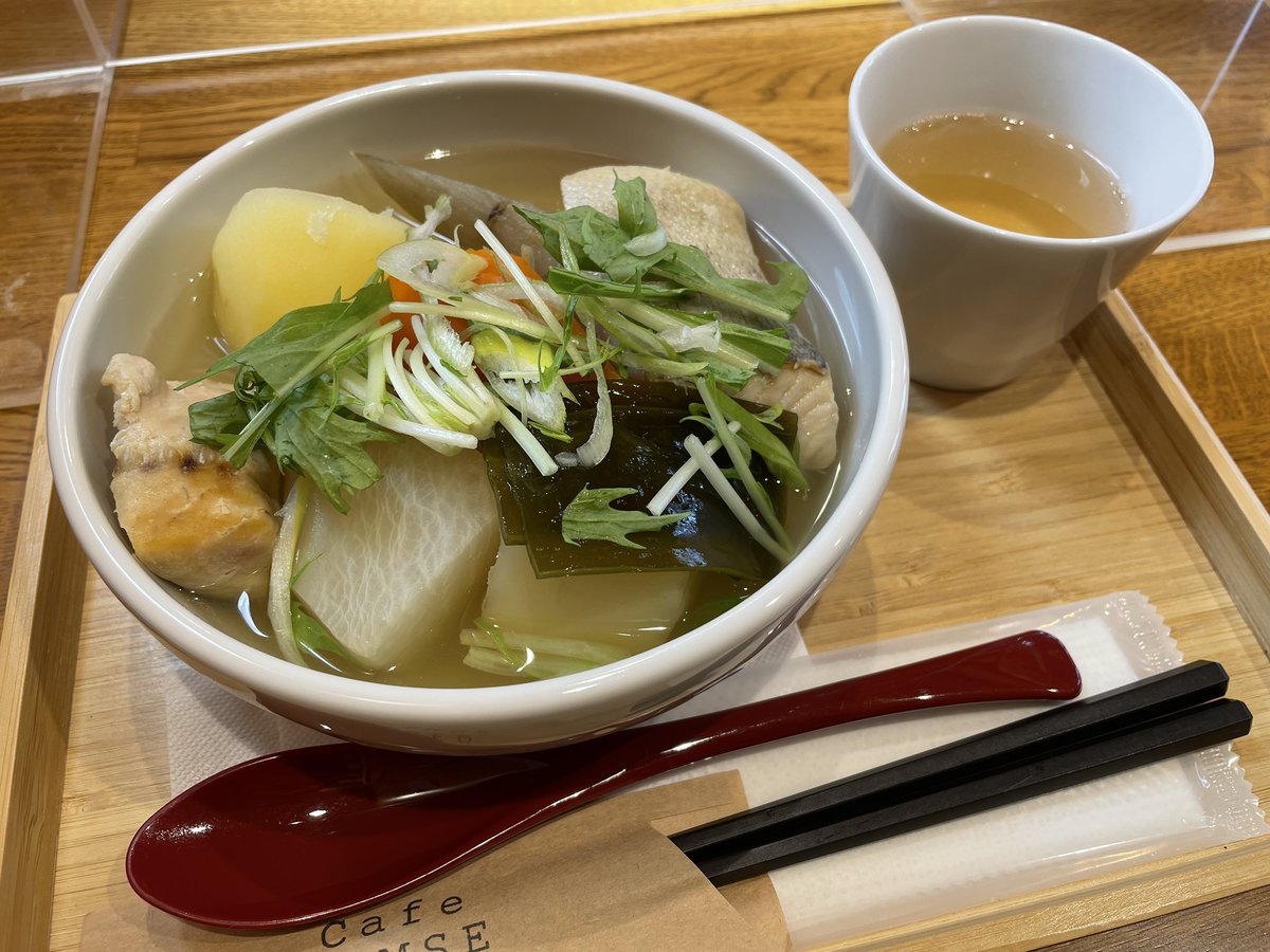 GourmetGradeB's tweet photo. チェプオハウ @CAFERIMSE
北海道白老郡白老町のご当地グルメ
アイヌ語で「オハウ」は"汁もの"、「チェプ」は″鮭″  北海道産の鮭と野菜がたくさん入った、素材の味が楽しめるアイヌのスープ
#チェプオハウ #ウポポイ #CAFERIMSE https://t.co/tLhWQL4sbt
