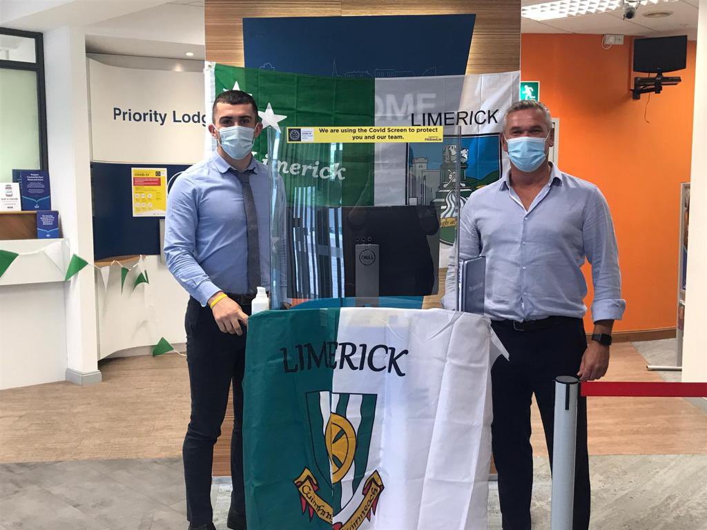 ciaraearlie's tweet photo. Great Team Spirit in Bank of Ireland 125 O Connell Street this morning with all the staff In support and excitement of Aaron Gillane and all the Limerick Team ahead of Sunday’s game 💚🤍🏆 #BankofIreland #AllIrelandFinal #LimerickvCork #LuimneachAbu https://t.co/0weJdzpspY