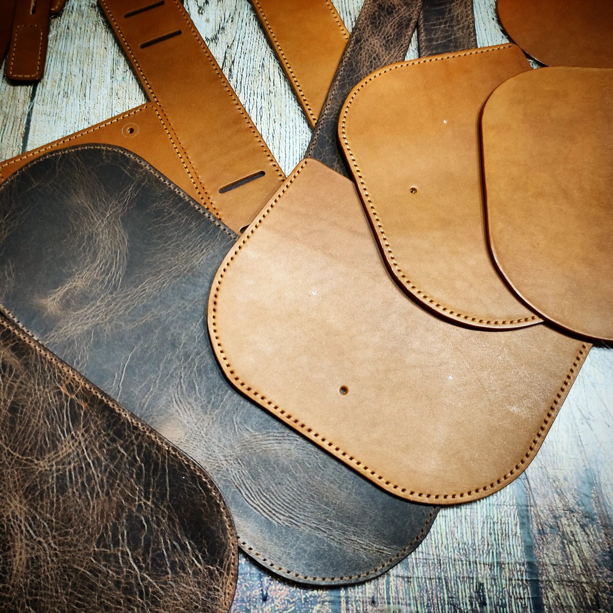 쫀득한 느낌 조하 ㅋㅋㅋ

#유목민의삐에고케이스

#노마딬 #Nomadik #leathercraft
#핸드메이드 #가죽공예 #선물 #vlog
smartstore.naver.com/nomadik