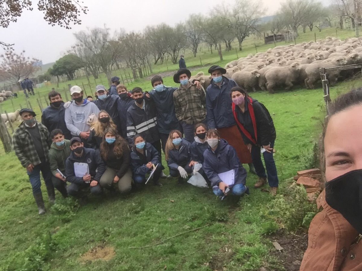 NormeyRafael's tweet photo. Visita de Escuela Agraria Florida 3er año, a establecimiento Don Aniceto. Presentación de predio y tareas de campo. Porteras abiertas a las nuevas generaciones. Ellos contentos, nosotros encantados. https://t.co/zVmHY9xzOn