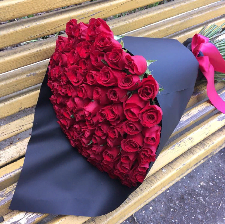 Gul yuzim. Букет "девушке". Букет красных роз. Необычные розы букет. Огромный букет.