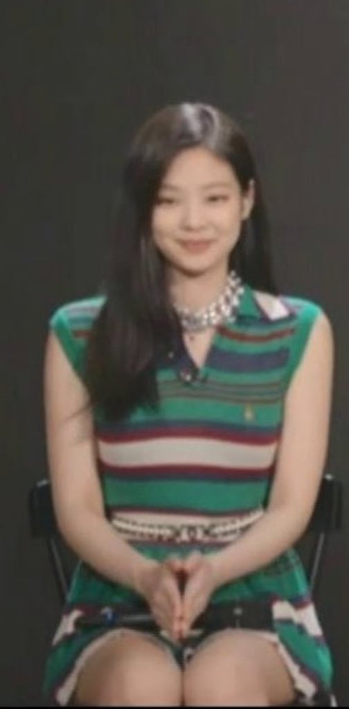 SHE IS SO CUTE #JENNIE