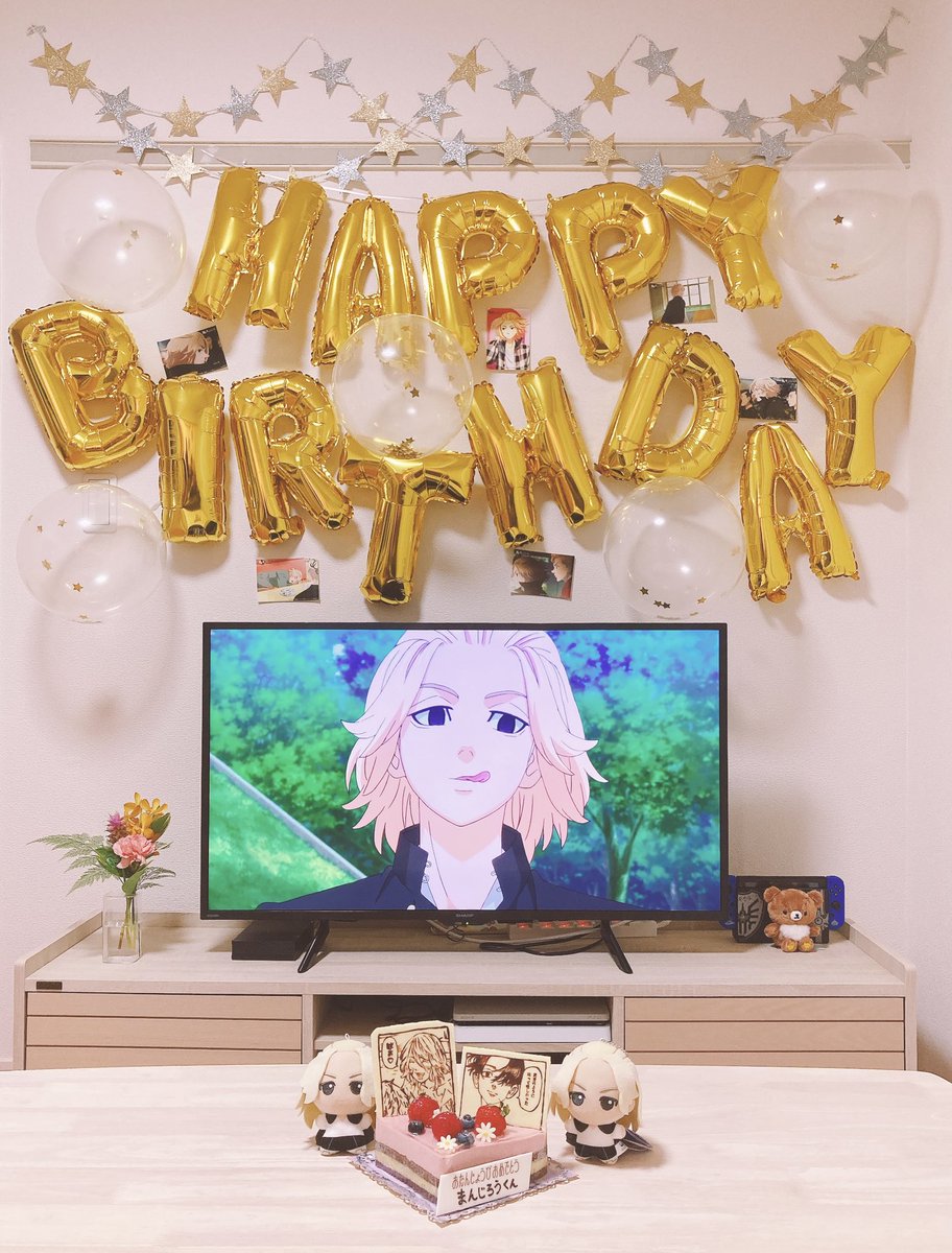 まじちゃん(@mjnmnj )とマイキーの誕生日をささやかにお祝いしました🥳
初めて作った痛チョコ!!すだこは黒髪マイを描いた!! 