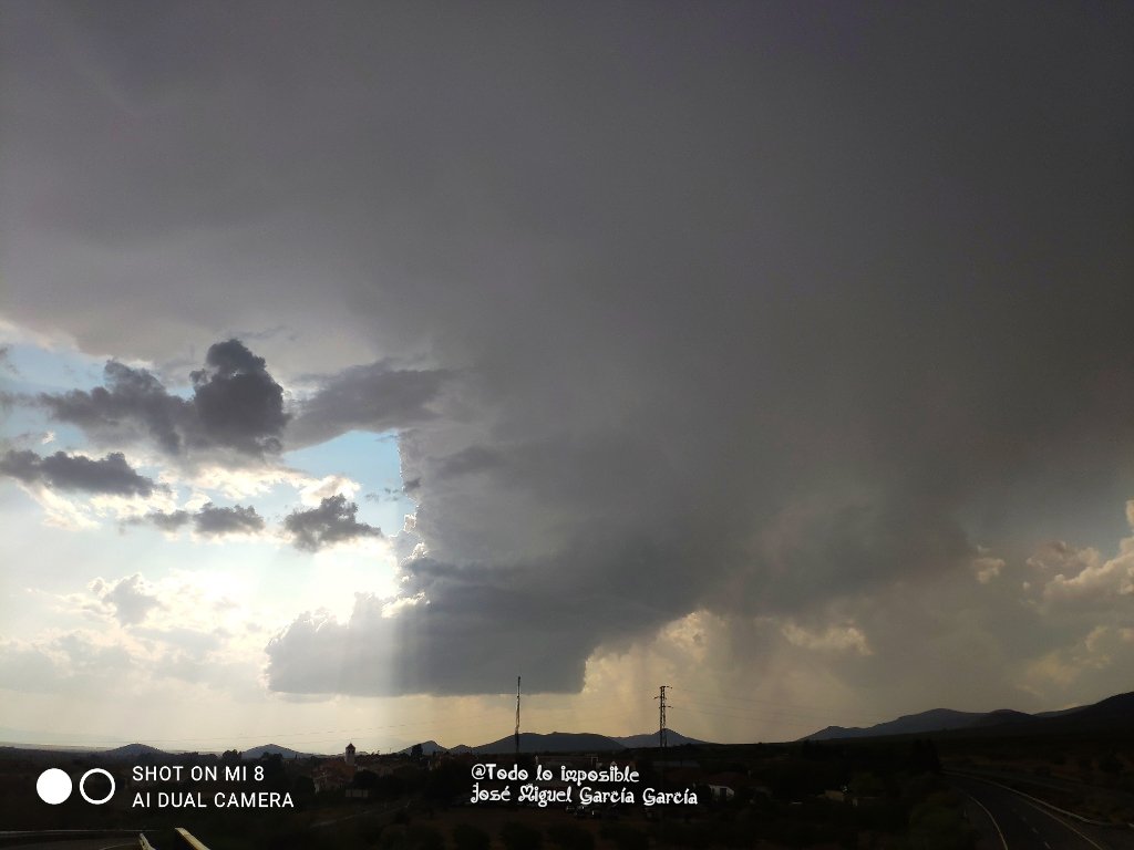 josestormchaser's tweet photo. 19/8/21:
Evolucion #Supercelula surgida tras #Stormsplitting esta tarde, al pasar las vertientes, al lado de #cullar en #Granada.
Cogida de principio a colapso (45' aprox. En timelapses)
Perdón por la aberración de la firma del móvil, toque algo🤬🤬
@JAGfoto @JoseAQuirantes https://t.co/jyot8YQyNR