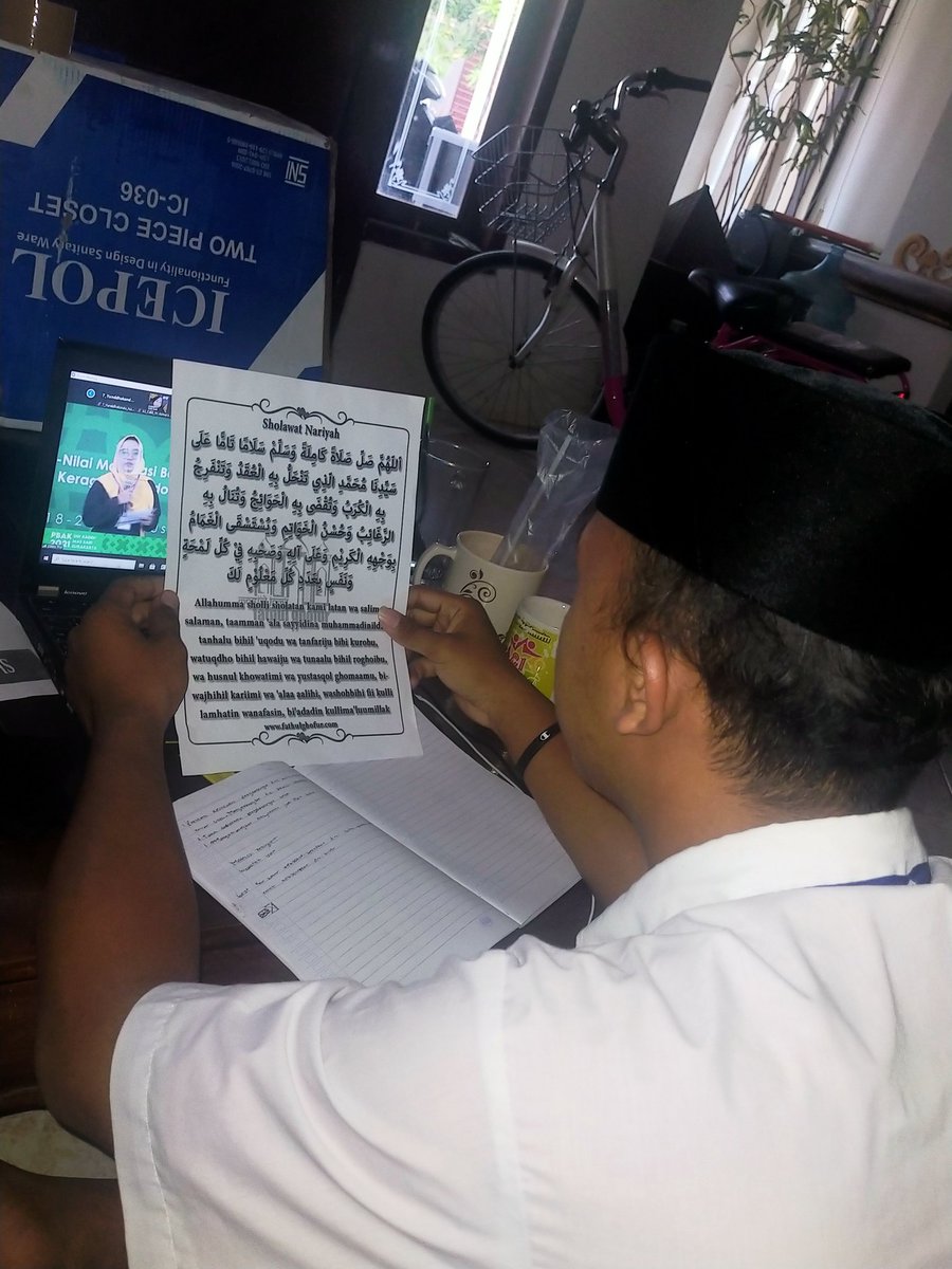 SabarNI90662423's tweet photo. Saya bukanlah manusia hebat apalagi manusia kuat, saya hanya pecinta sholawat yang ingin Syafa'at Kanjeng Nabi Muhammad SAW🥺
.
.
.
#RMSAIDMUDAUNTUKBANGSA https://t.co/tpGnxHpl6A