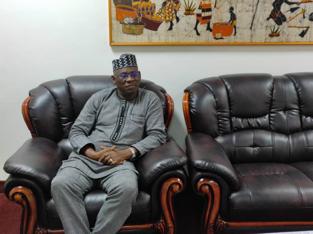 l'équipe de la formulation de l'initiative présidentielle Golima conduite par le SPONG, a été reçue par Monsieur le ministre en charge de la jeunesse. Il a été question de faire le point sur l'état d'avancement de rédaction de cette initiative visant à promouvoir 600000 emplois.