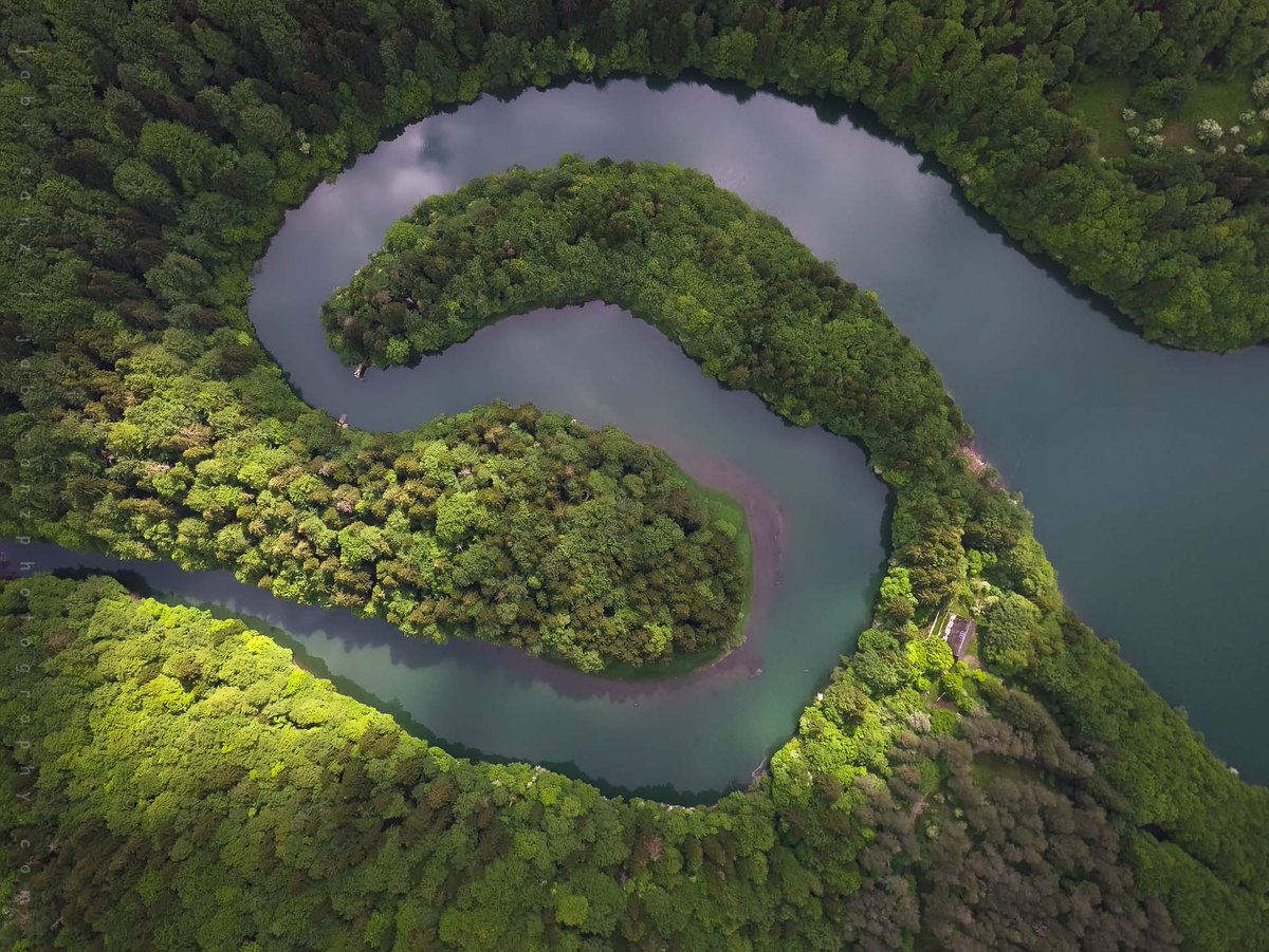 Good morning world!! Today I bring you another aerial shot but this time from near my hometown, looks like the amazon but is in Navarra, North of Spain. Hope you guys have an amazing weekend ahead 👊