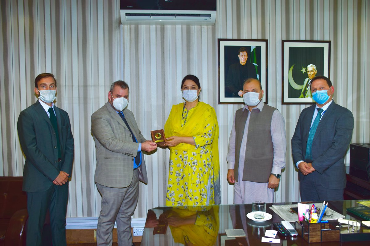 ncswpk's tweet photo. یورپی وفد نے چیئرپرسن محترمہ نیلوفر بختیار صاحبہ سے ملاقات کی جس میں حقوق نسواں پر گفتگوہوئی جس میں بالخصوص دیہی علاقوں کی خواتین کی فلاح و بہبود کیلئے کمیشن کے ساتھ کام کرنے پر گہری دلچسپی کا اظہار کیا۔ https://t.co/ke4fl8eyf7