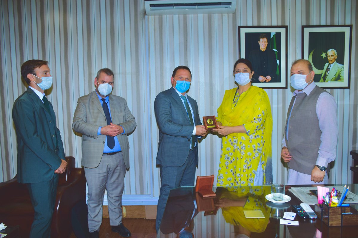 ncswpk's tweet photo. یورپی وفد نے چیئرپرسن محترمہ نیلوفر بختیار صاحبہ سے ملاقات کی جس میں حقوق نسواں پر گفتگوہوئی جس میں بالخصوص دیہی علاقوں کی خواتین کی فلاح و بہبود کیلئے کمیشن کے ساتھ کام کرنے پر گہری دلچسپی کا اظہار کیا۔ https://t.co/ke4fl8eyf7