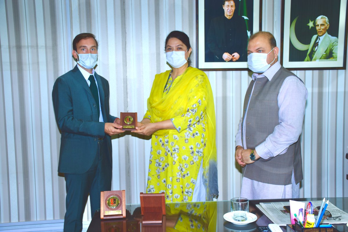 ncswpk's tweet photo. یورپی وفد نے چیئرپرسن محترمہ نیلوفر بختیار صاحبہ سے ملاقات کی جس میں حقوق نسواں پر گفتگوہوئی جس میں بالخصوص دیہی علاقوں کی خواتین کی فلاح و بہبود کیلئے کمیشن کے ساتھ کام کرنے پر گہری دلچسپی کا اظہار کیا۔ https://t.co/ke4fl8eyf7