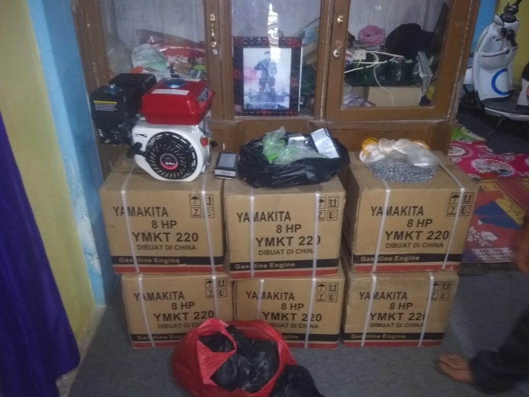 rabunyani's tweet photo. #GiatLuhkanSatminkalBRPPUPP 
Bantuan Motor tempel dan Jala untuk Nelayan Danau Kerinci, dari Dinas Perikanan Kabupaten Kerinci https://t.co/9Epej8XMPO