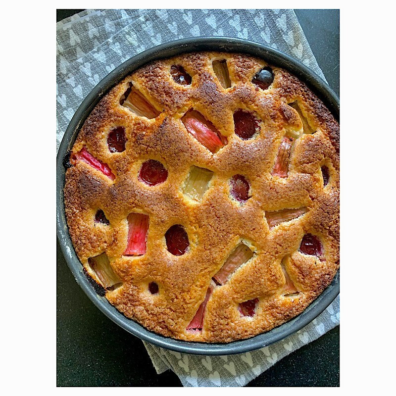 Penandspoon's tweet photo. Plum, rhubarb and lavender cake.
.
#fruit #summerfruit #plumcake #rhubarb #rhubarbcake #plums #lavender #lavendercake #holidaybaking #homegrown #cake #fruitcake https://t.co/YnQnG2CLtX https://t.co/ZmU87bAzr3