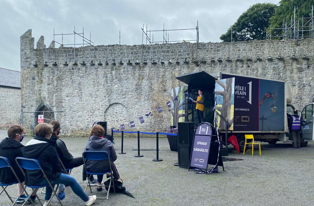 festivalinvan's tweet photo. The wonderfully poetic poet Kate Quigley keeps the rain off at Desmond Castle this morning as part of the #FestivalInaVan #WordsMove Tour. Next up is @soundsofson.
#SafeCraic #Limerick https://t.co/GQ8oLDE2Ss