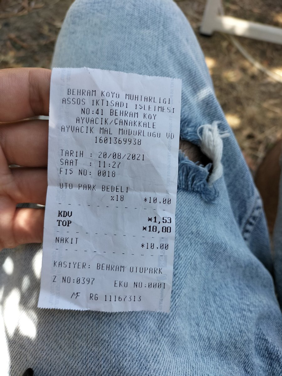 Muhtarın emri ile otopark mafyası Assos'u ele geçirmiş. Neden böyle bir şey olduğunu sorduğumda <a href="/HMBakanligi/">T.C. Hazine ve Maliye Bakanlığı</a> ve <a href="/jandarma/">T.C. Jandarma Gn. K</a> nın bilgisi olduğunu söylüyorlar. Tatil zehir olmasın diye mecburen parayı ödedik. Ödemeseydik belki aracıma zarar verebilirler diye korktuk <a href="/TC_icisleri/">T.C. İçişleri Bakanlığı</a>