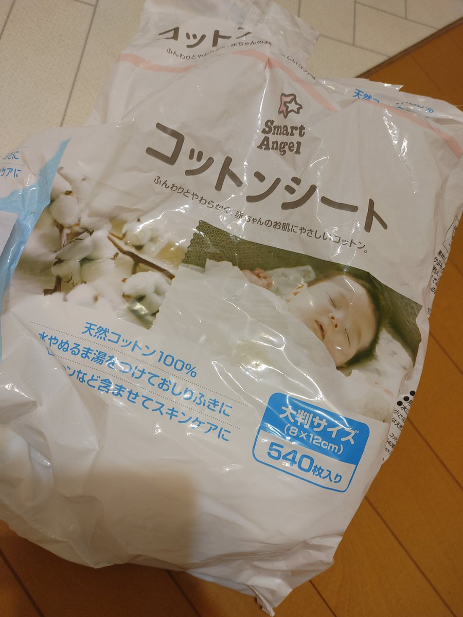 栞 2y 5m 水道のお湯あつめにして桶に入れて しぼってたよ 拭く時丁度いい感じにしてた