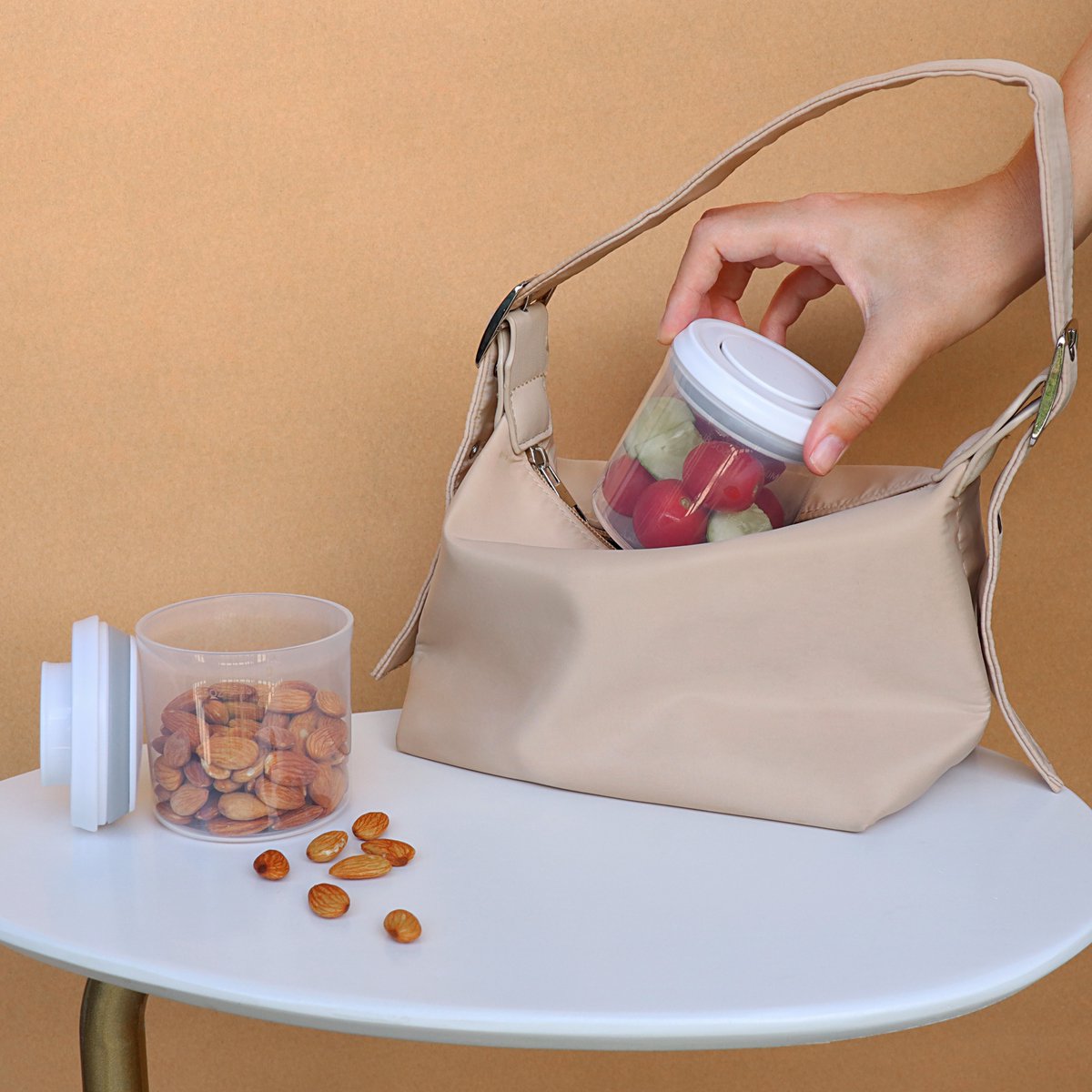 anvava_official's tweet photo. ANVAVA's airtight #minicontainer has a built in #measurement mark on the side of the #container to ensure accuracy and density calculation of your #product, plus you'll always know if you have enough for a recipe or need to head to the #store
#bpafree #foodcontainer #foodbox https://t.co/Ux7jNkiYPF