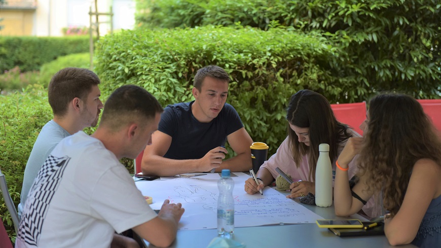 Ende Juli tauschten wir uns im Rahmen der vom <a href="/coe/">Council of Europe</a> geförderten Veranstaltung "Socialize Study Session", die von unserem Partner Connect International und dem Youth Express Network organisiert wurde, zum Thema Menschenrechte im digitalen Zeitalter aus:
coe.int/en/web/youth/n…