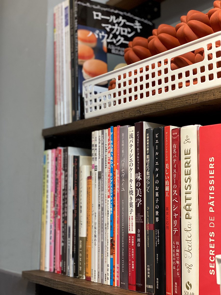 リニューアルに向け厨房整理のため、眠らせてしまいがちな道具たちを格安でお譲りしたいと思います･:*+. 全て定価の半額〜90%引きで、来週店頭にお出しします！オーブンが稼働できれば、クッキーも売りたいな〜🐣日時は、決まり次第お知らせします🌹