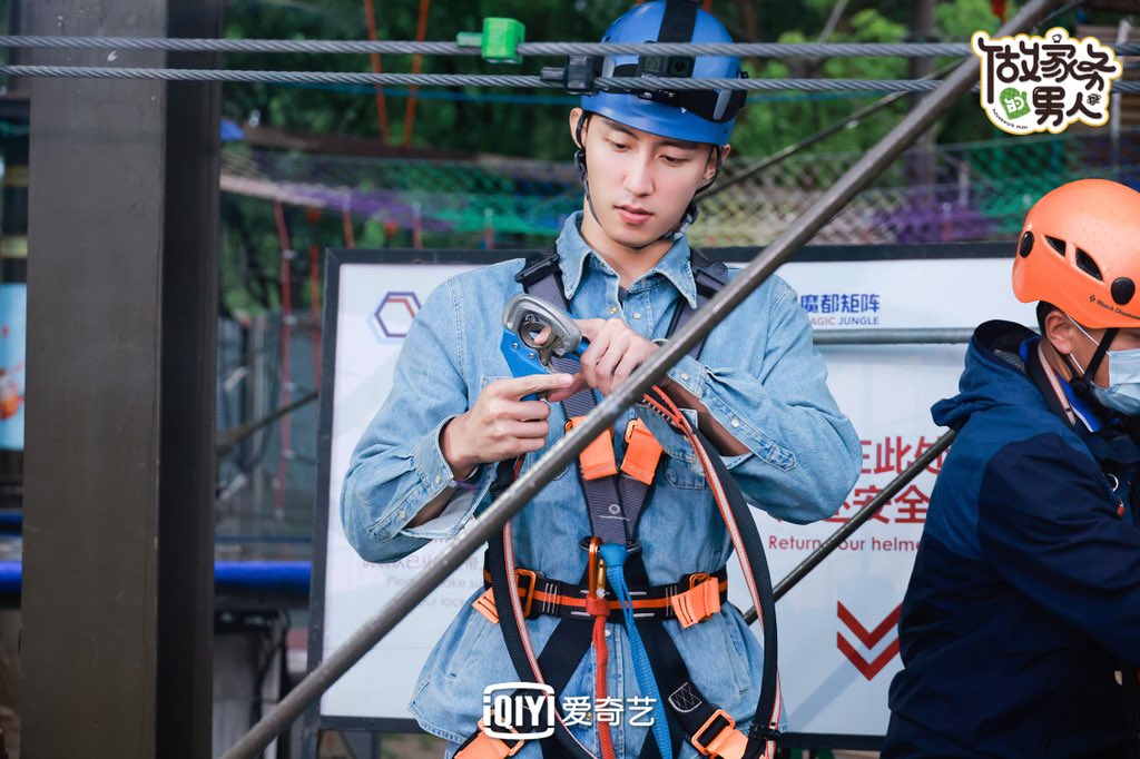 JingyuFc's tweet photo. 黄景瑜工作室 weibo より
ドリフト?逆振り?
bossの実力を発揮するときが来た🧐
cr. 黄景瑜工作室
#黄景瑜 #jingyu #JohnnyHuang
#HuangJingyu #ホアン・ジンユー
#做家务的男人 #MrHousework
#飛馳人生 #飞驰人生 https://t.co/a1kGGYINJL