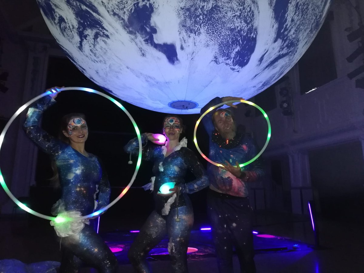 EnterEdem's tweet image. Thank you @corohall for 2 lovely evenings of Exhale under the glorious Gaia by @lukejerram !

#wemakeevents #entertainment #chill #relax #immersive #arts #performers #cosmic #led #glow #enteredem #eventprofs #events #summer