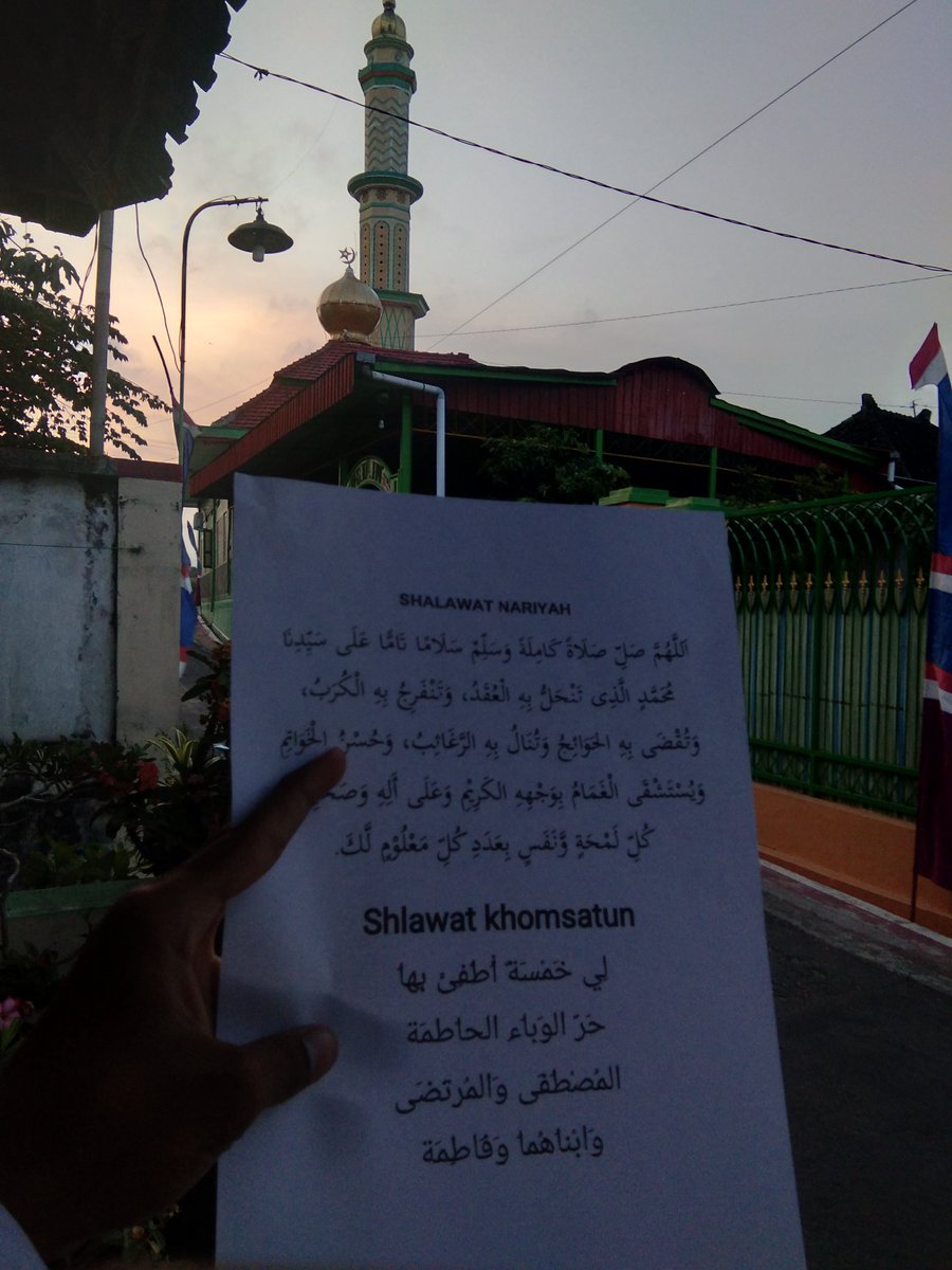 Syarif5902's tweet photo. Sholawat akan kami ucapkan selalu
Bersamaan dengan naiknya sholawat,kami naikkam juga do'a dan harapan.Semoga bangsa ini segera pulih , segera terbebas dari pandemi, dan segera sadar bahwa bangsa ini telah berubah,berbeda dengan harapan bung karno..

#RMSAIDMUDAUNTUKBANGSA https://t.co/fwZKtVPKdz