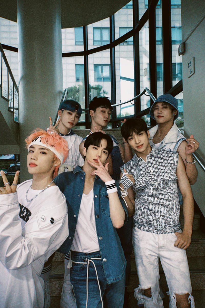 BbangSunFrance's tweet photo. [TWITTER] YOUNGHOON et SUNWOO 

Kevin a posté des photos de nos boyz, celles où on les voit :

Légende : The boyz qui sont fous des TheBs 🥰

#THEBOYZ #더보이즈 #선오 #더보이즈선오 @WE_THE_BOYZ #영훈 #더보이즈영훈 #YOUNGHOON #SUNWOO

#MiniCroissant 

[1/2] https://t.co/27aVC4uxX7