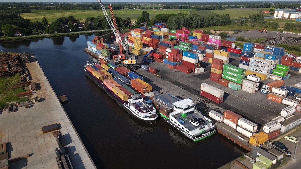 Er gaat niets boven Groningen #Groningen #binnenvaart #containers