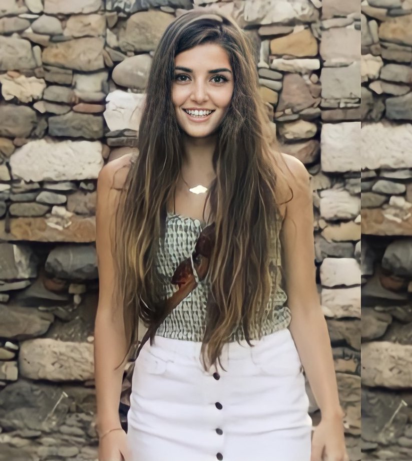 Hande Erçel. 