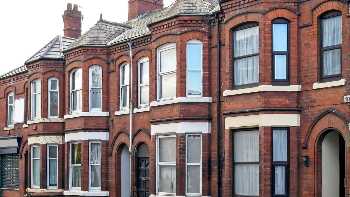 wokingcouncil's tweet photo. *URGENT HOUSING APPEAL* We have pledged to help resettle Afghan families and are urgently seeking 3 &amp; 4 bedroom homes available to rent now (or soon to be available). Please call 01483 743 836 or email lets.rent@woking.gov.uk. 

Info >> https://t.co/KViiJ4yUvt

#AfghanRefugees https://t.co/pLmbCL7WCw